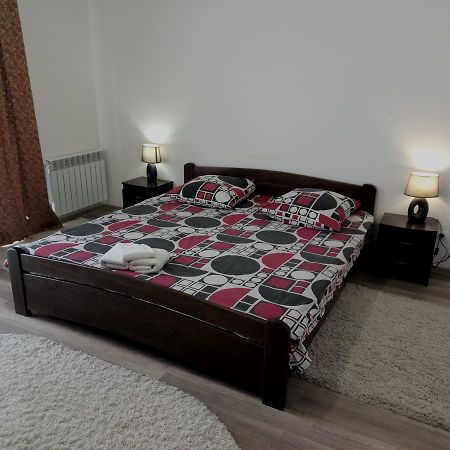 Gil Apartments, On Mynaiska 18 Ужгород Екстериор снимка