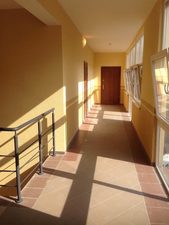 Gil Apartments, On Mynaiska 18 Ужгород Екстериор снимка