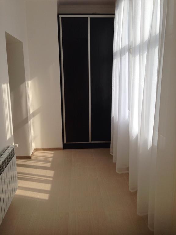 Gil Apartments, On Mynaiska 18 Ужгород Екстериор снимка