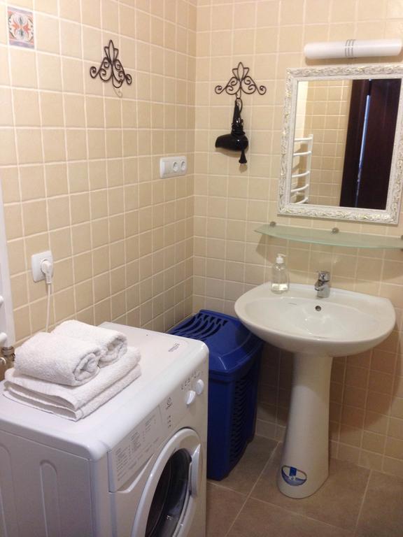 Gil Apartments, On Mynaiska 18 Ужгород Екстериор снимка