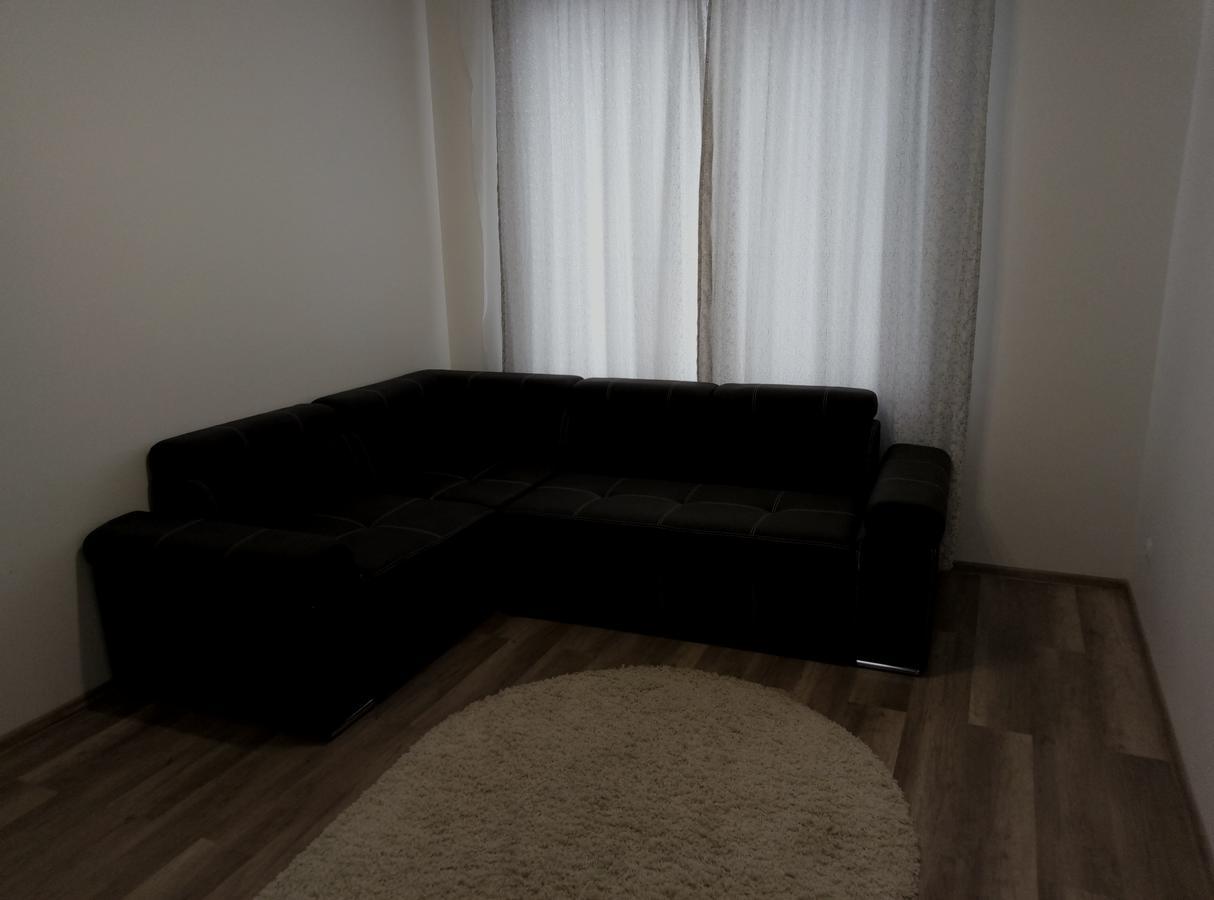 Gil Apartments, On Mynaiska 18 Ужгород Екстериор снимка