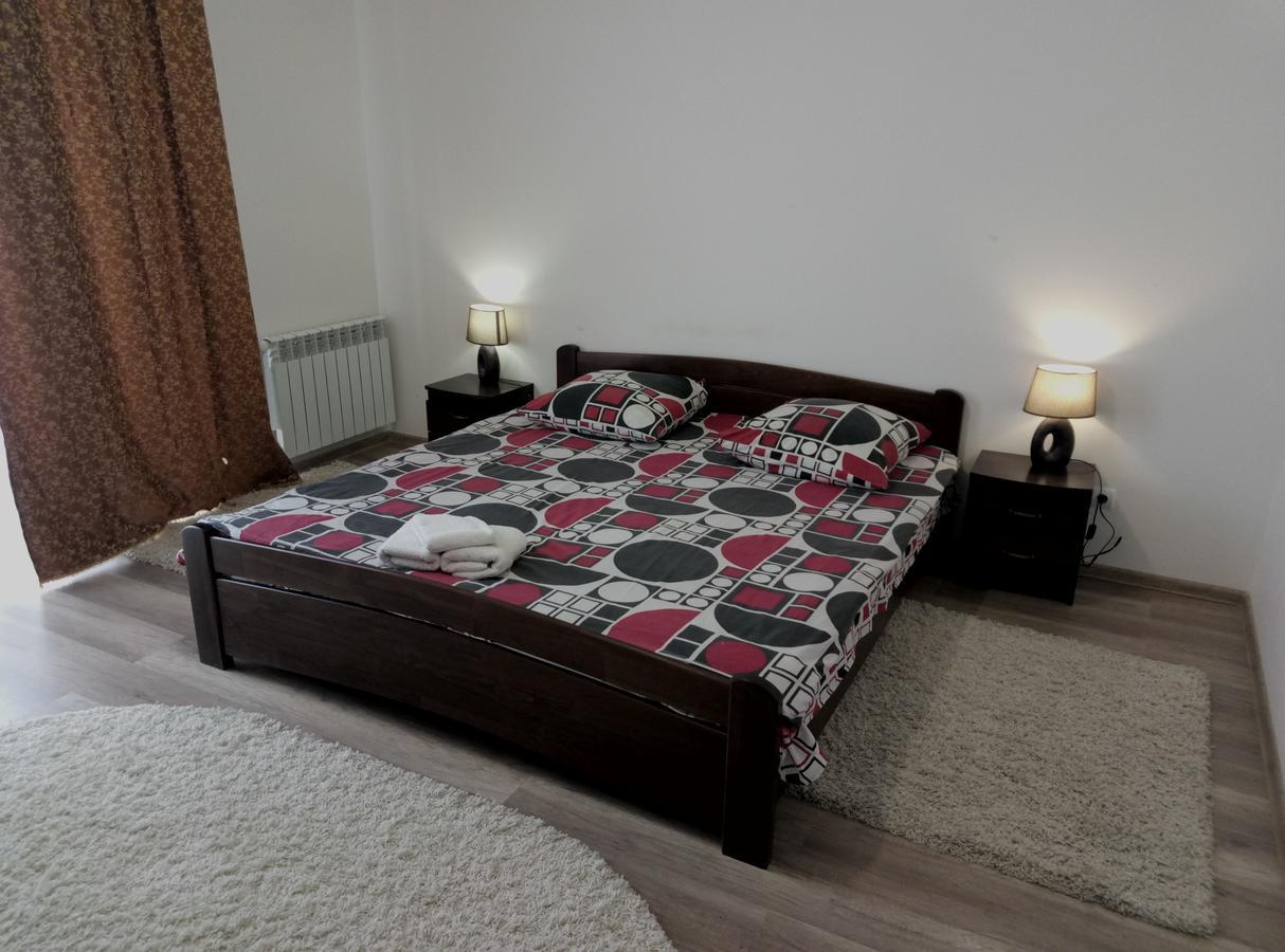 Gil Apartments, On Mynaiska 18 Ужгород Екстериор снимка
