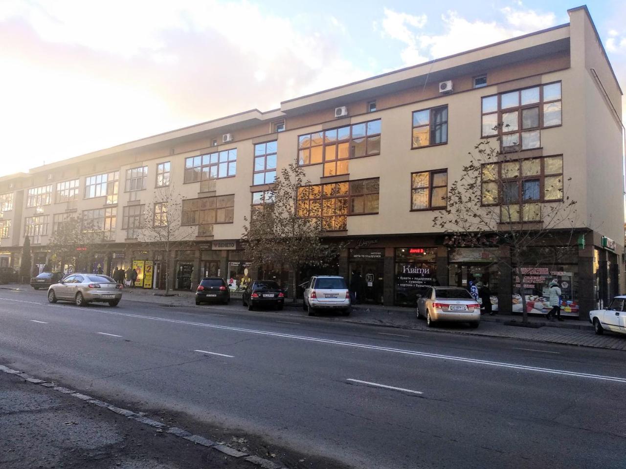 Gil Apartments, On Mynaiska 18 Ужгород Екстериор снимка